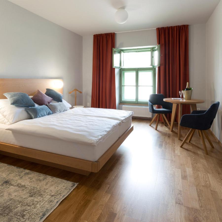 Hotel Tri Knizata Jihlava Ngoại thất bức ảnh