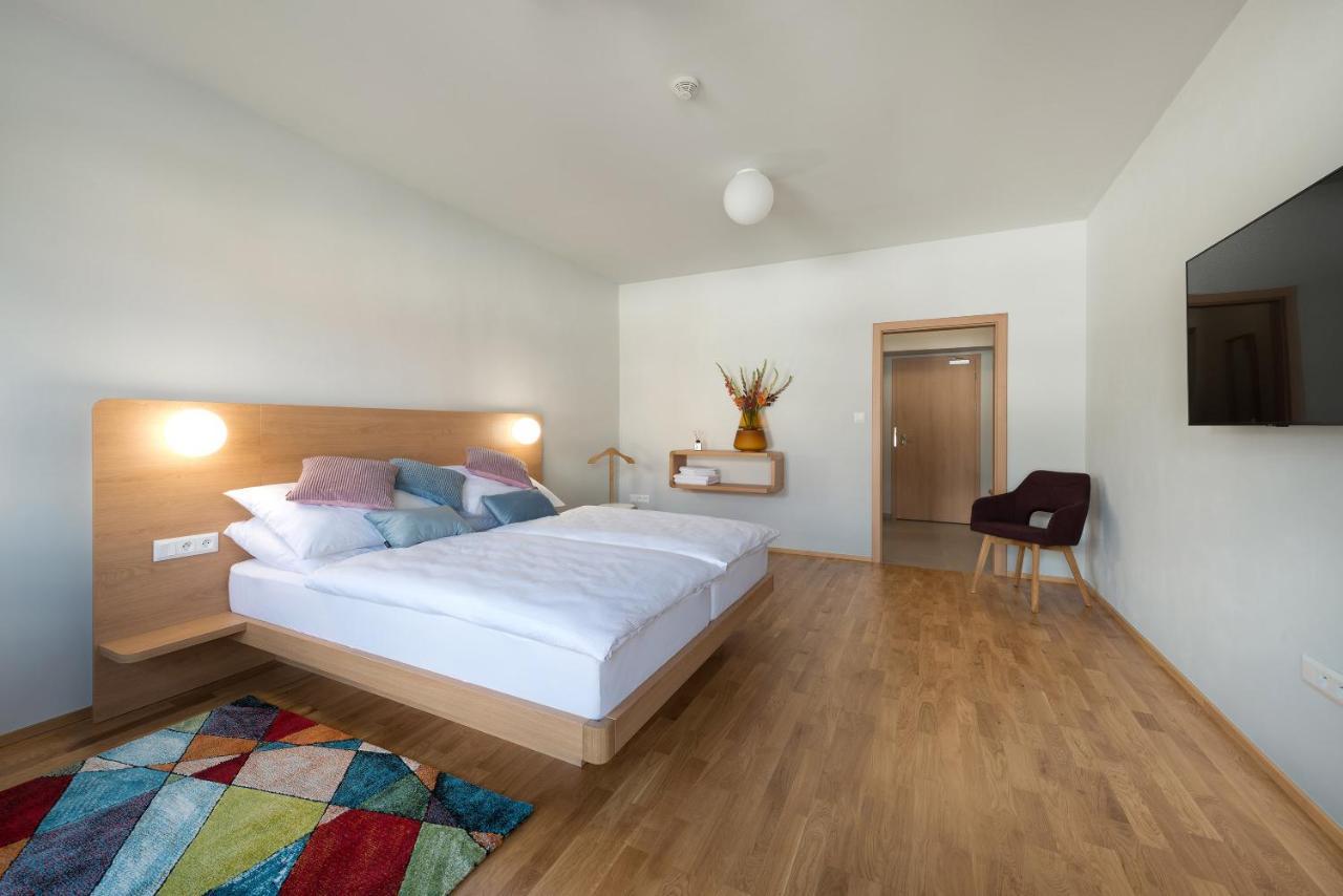 Hotel Tri Knizata Jihlava Ngoại thất bức ảnh